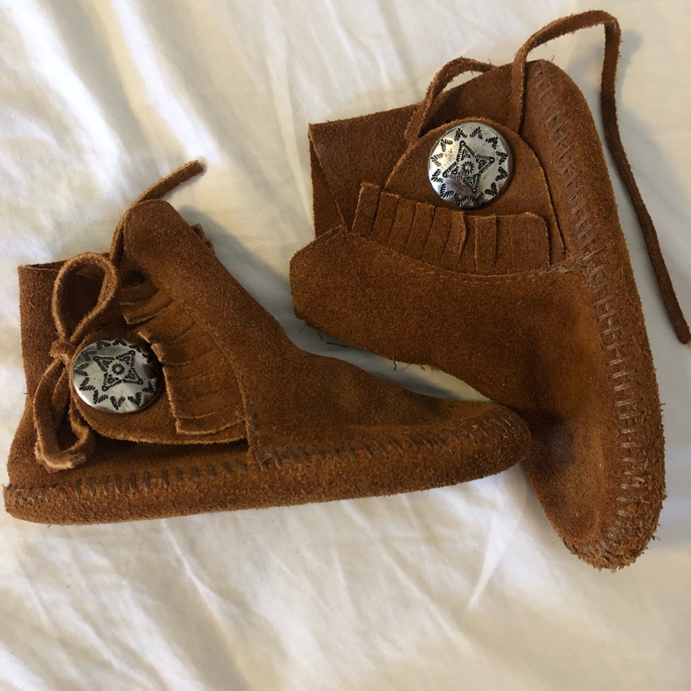 Kids leather suede Minnetonka boots